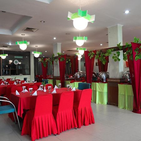 Oyo 742 Mona Plaza Hotel Pekanbaru Zewnętrze zdjęcie