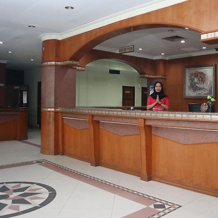 Oyo 742 Mona Plaza Hotel Pekanbaru Zewnętrze zdjęcie