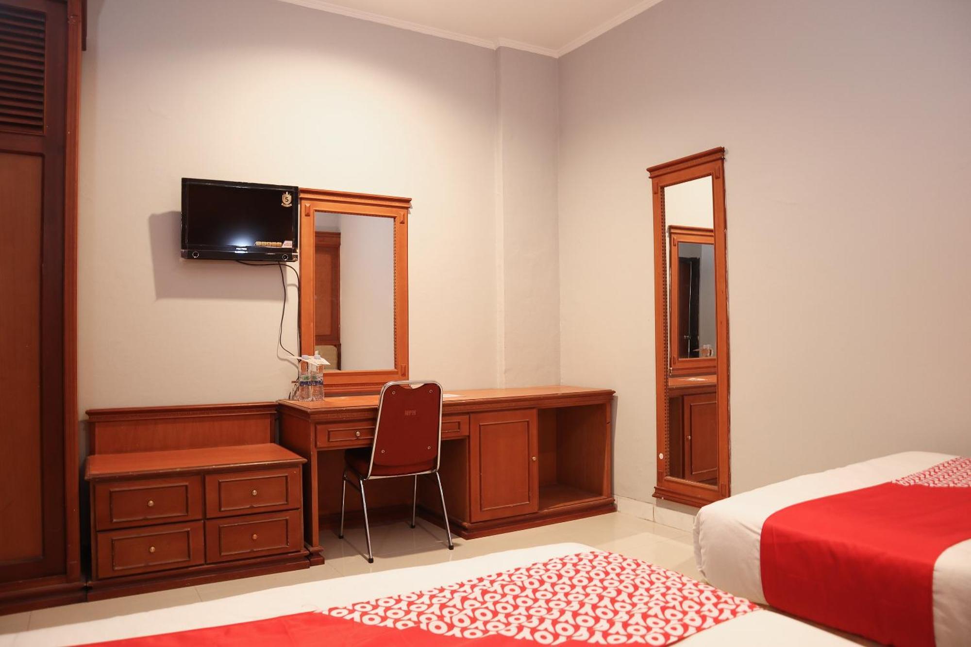 Oyo 742 Mona Plaza Hotel Pekanbaru Zewnętrze zdjęcie