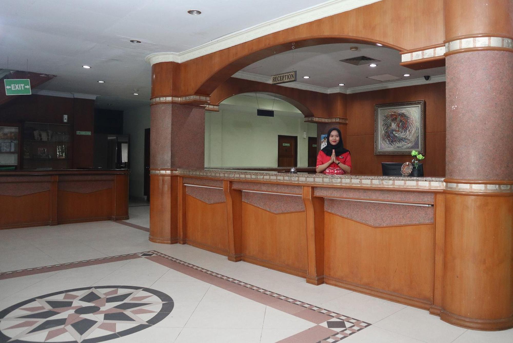 Oyo 742 Mona Plaza Hotel Pekanbaru Zewnętrze zdjęcie