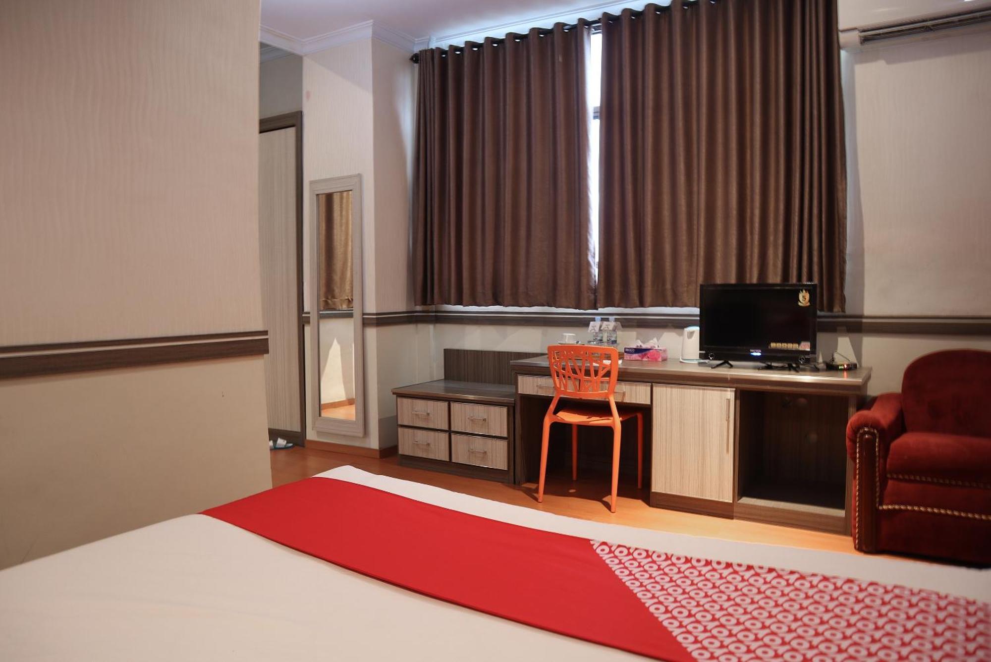 Oyo 742 Mona Plaza Hotel Pekanbaru Zewnętrze zdjęcie