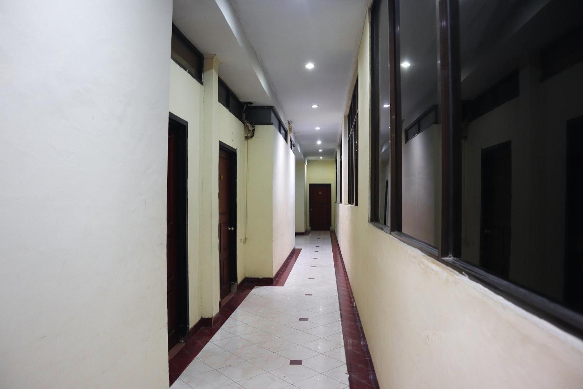Oyo 742 Mona Plaza Hotel Pekanbaru Zewnętrze zdjęcie