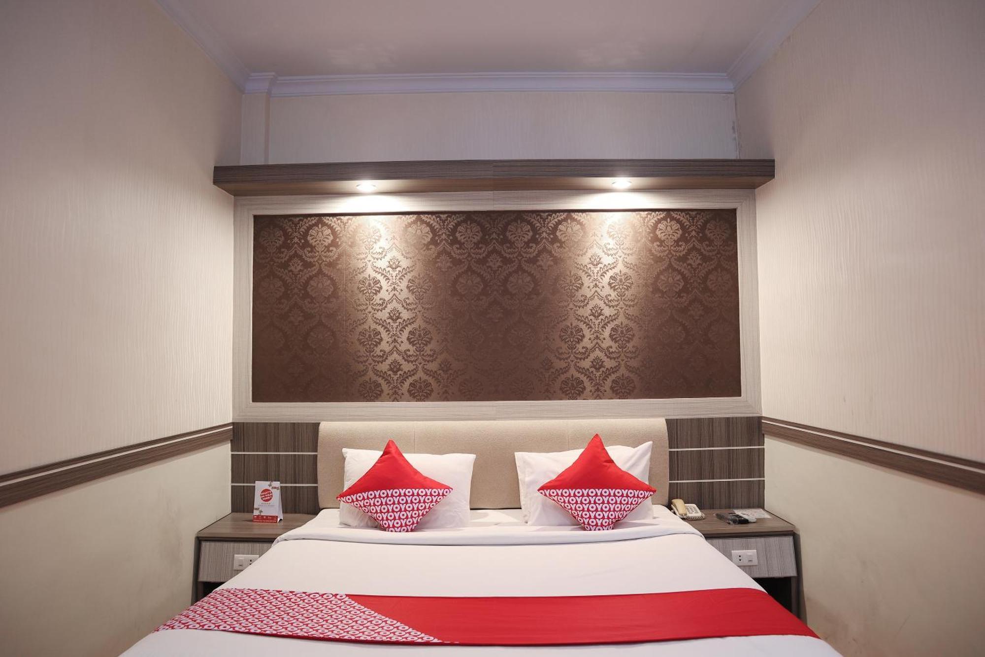 Oyo 742 Mona Plaza Hotel Pekanbaru Zewnętrze zdjęcie