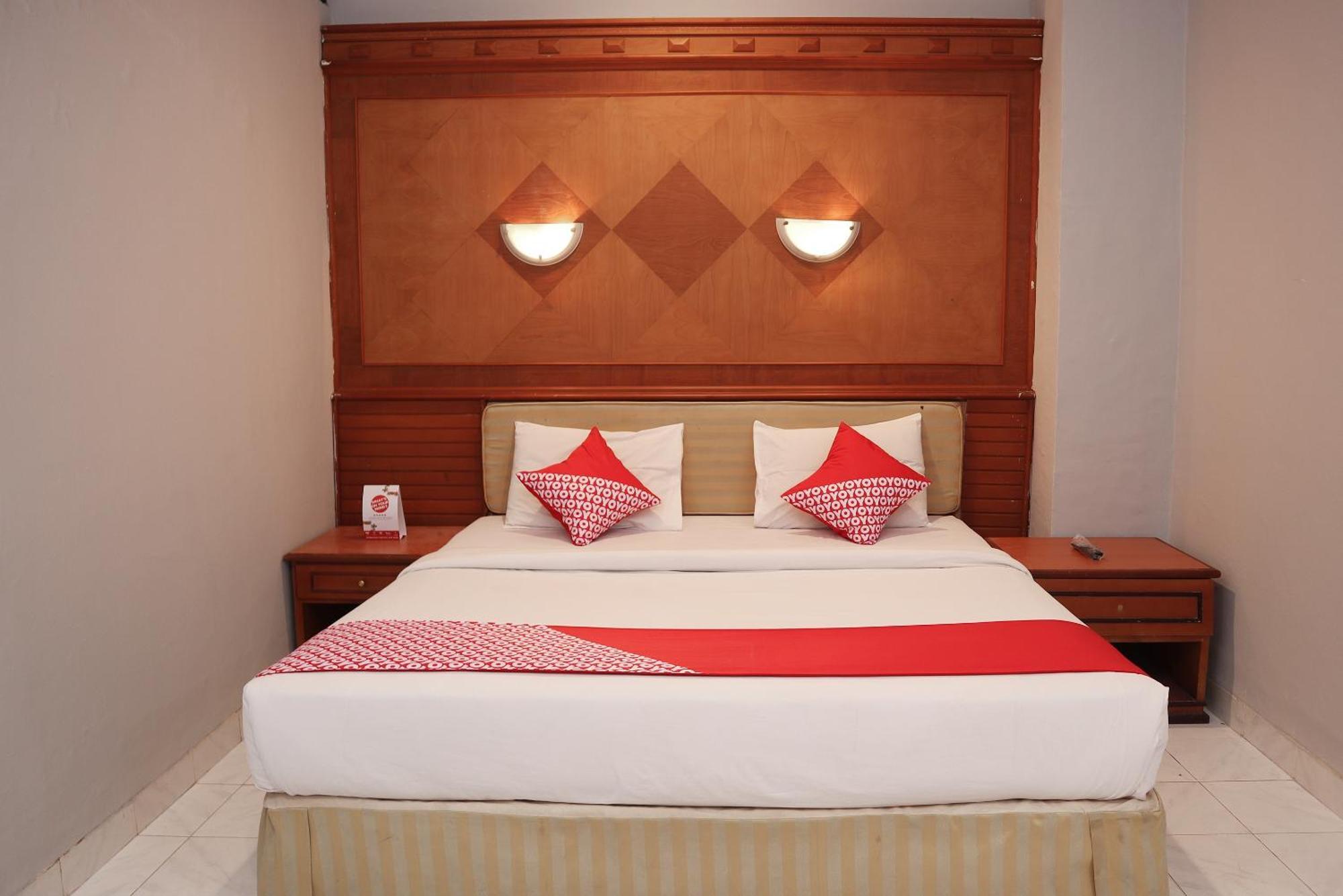Oyo 742 Mona Plaza Hotel Pekanbaru Zewnętrze zdjęcie
