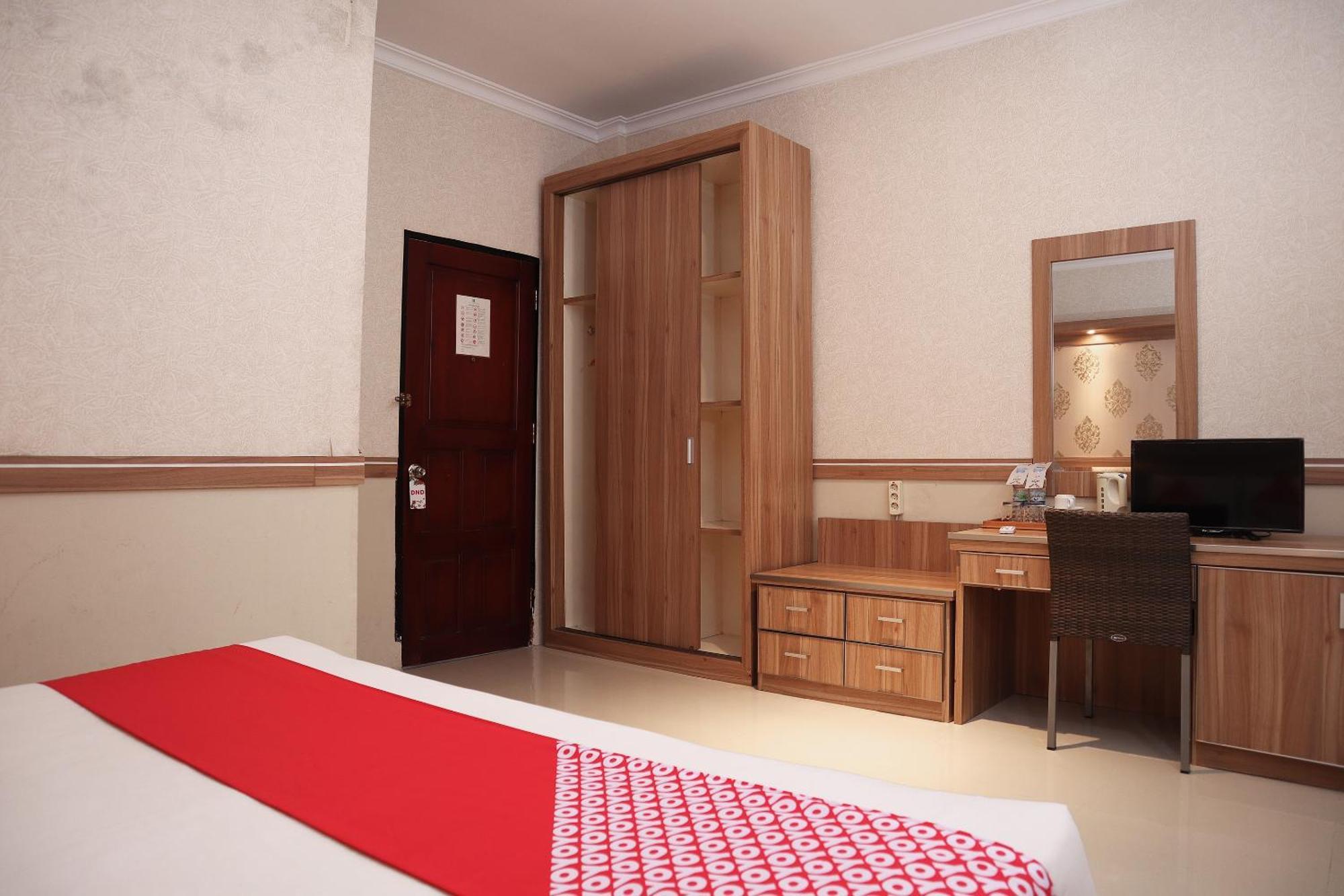Oyo 742 Mona Plaza Hotel Pekanbaru Zewnętrze zdjęcie