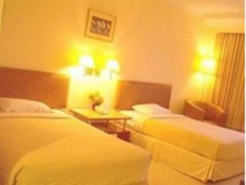 Oyo 742 Mona Plaza Hotel Pekanbaru Zewnętrze zdjęcie